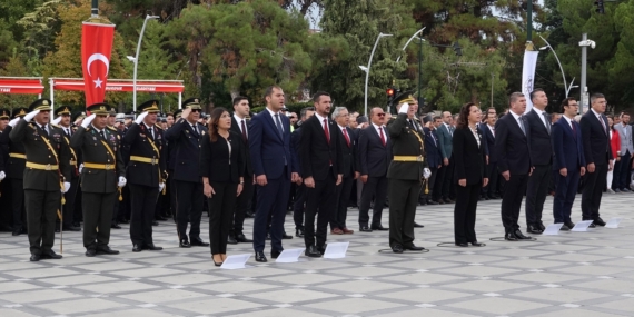 Burdur’da çelenk sunma töreni yapıldı Burdur’da çelenk sunma töreni yapıldı