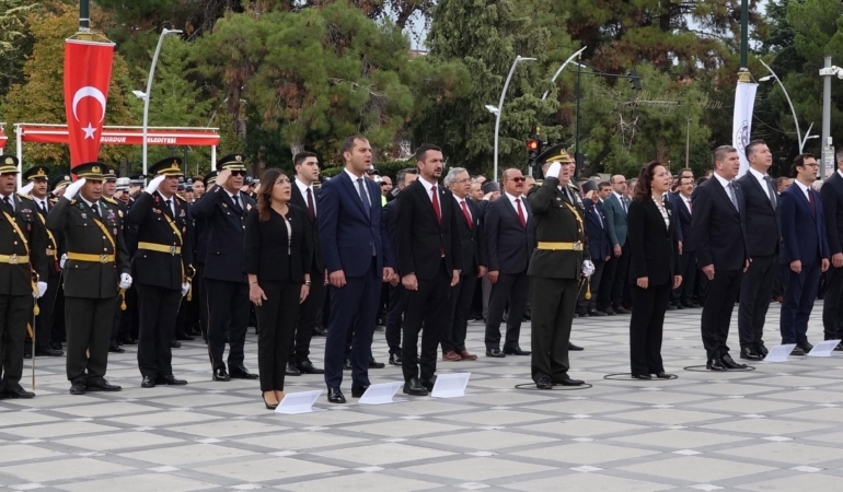 Burdur’da çelenk sunma töreni yapıldı