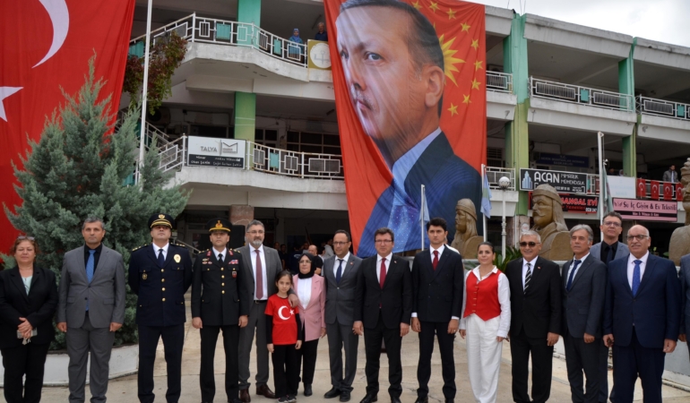 Serik’te çelenk töreni yapıldı