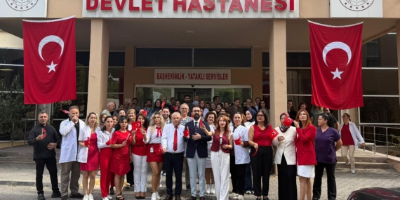 Sağlık çalışanlarından Cumhuriyet Bayramı kutlaması Sağlık çalışanlarından Cumhuriyet Bayramı kutlaması