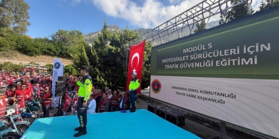 ‘Cumhuriyet Yolunda Kaskımla Güvenli Sürüş’ etkinliği ‘Cumhuriyet Yolunda Kaskımla Güvenli Sürüş’ etkinliği