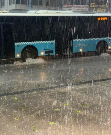 Antalya’da sağanak ve dolu hayatı felç etti