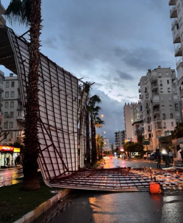 Antalya’da sağanak ve dolu hayatı felç etti (2)