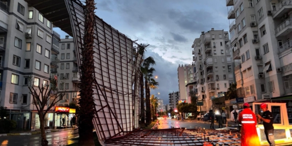 Antalya’da sağanak ve dolu hayatı felç etti (2) Antalya’da sağanak ve dolu hayatı felç etti (2)