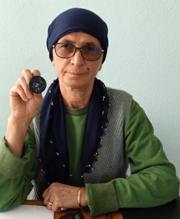 Mahallenin ilk kadın muhtarı, 16 yıldır mührü kaptırmadı