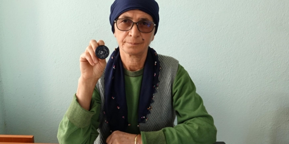 Mahallenin ilk kadın muhtarı, 16 yıldır mührü kaptırmadı Mahallenin ilk kadın muhtarı, 16 yıldır mührü kaptırmadı