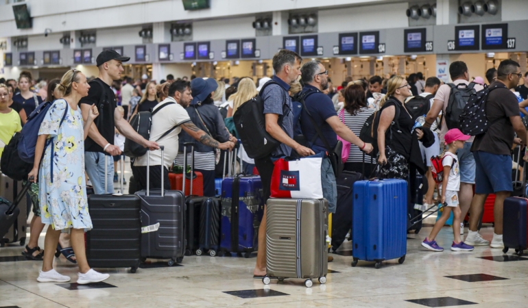 Antalya’da yabancı turist sayısı 16 milyonu geçti