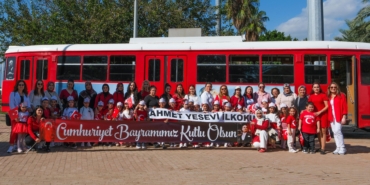 Nostalji tramvayında Cumhuriyet Bayramı kutlandı