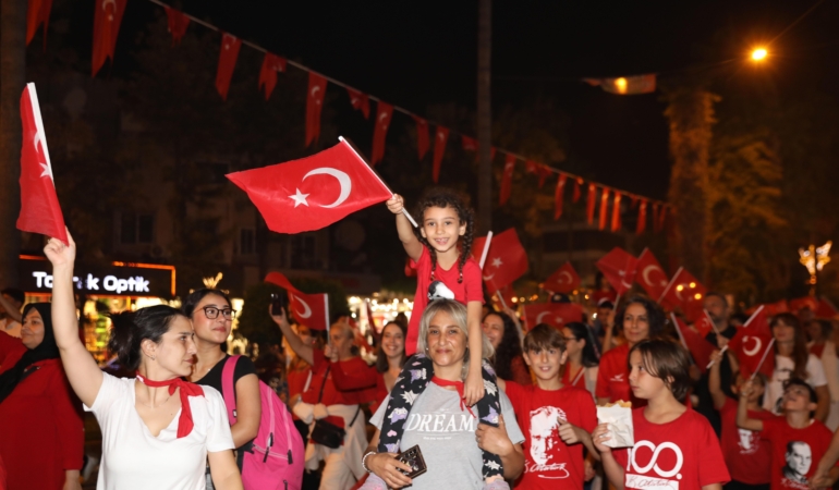 Alanya’da 7’den 70’e Cumhuriyet coşkusu