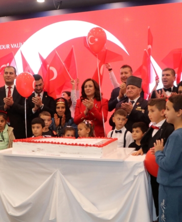 Burdur’da Cumhuriyet Bayramı kabul töreni