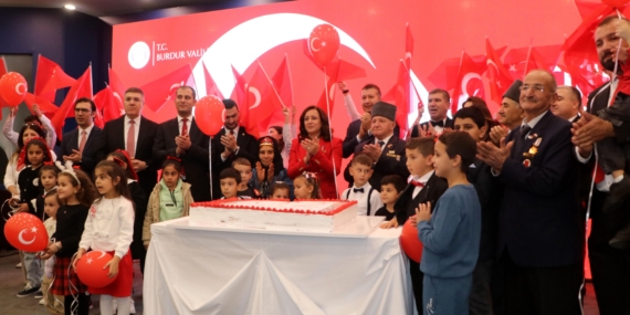 Burdur’da Cumhuriyet Bayramı kabul töreni Burdur’da Cumhuriyet Bayramı kabul töreni