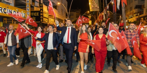 Manavgat’ta fener alayı, kortej ve konserle Cumhuriyet coşkusu