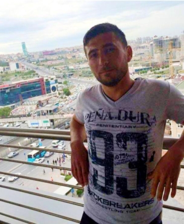 Devrilen traktörün altında kalan sürücü hayatını kaybetti