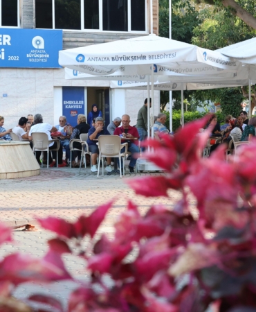 Alanya Emekli Kahvesi’ne emeklilerden tam not