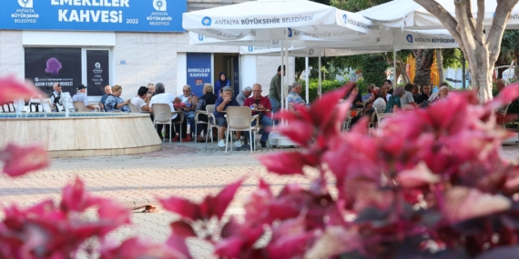 Alanya Emekli Kahvesi’ne emeklilerden tam not