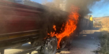 TIR’ın dorsesi yandı