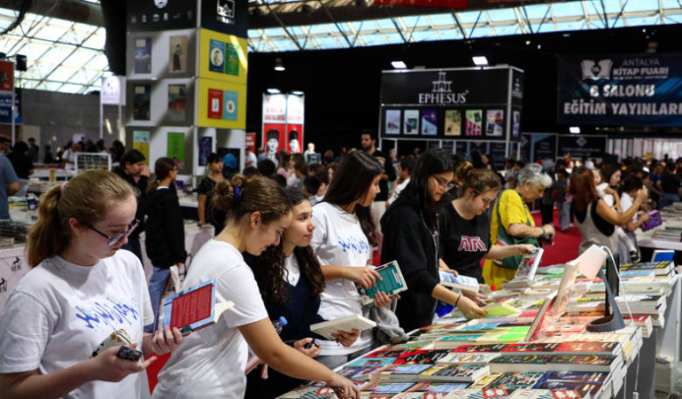 Antalya Kitap Fuarı’nda Edebiyat Şöleni!
