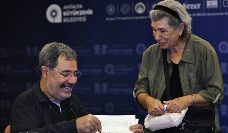 15. Antalya Kitap Fuarı’nda Ahmet Ümit Coşkusu!