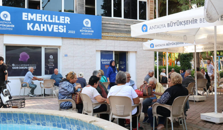 Alanya’da Emekliler Kahvesi’ne Yoğun İlgi!