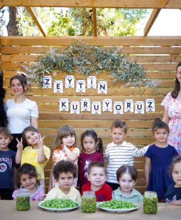 Minikler Zeytin İşleme Etkinliğiyle Öğreniyor!