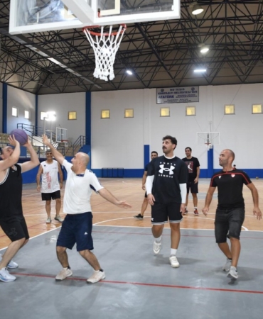 Konyaaltı’nda Yeni Spor Tesisinde İlk Basketbol Maçı