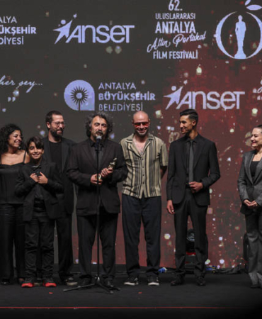 Altın Portakal: ‘Tavşan İmparatorluğu’ Ödülleri Kazandı!