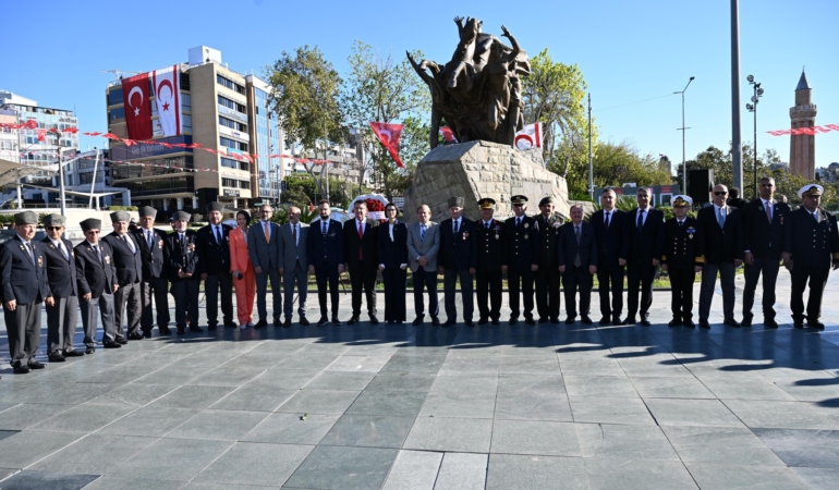 KKTC 42 Yaşında: Şehitlerimizi Andık!