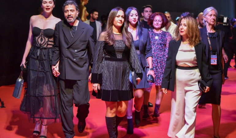 Altın Portakal’ın kırmızı halısında ‘şıklık’ yarışı Altın Portakal’ın kırmızı halısında ‘şıklık’ yarışı