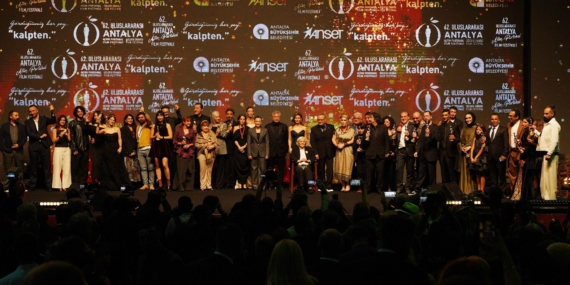 Altın Portakal’a 7 ödülle ‘Tavşan İmparatorluğu’ damga vurdu