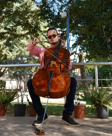 Görme engelli müzik öğretmeninden hastalara ‘ritim ve şarkılı terapi’