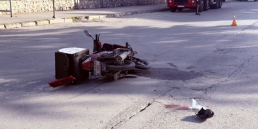 Motosikletle otomobil çarpıştı: 1 yaralı