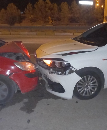 Radar aracına otomobil çarptı: 2 yaralı