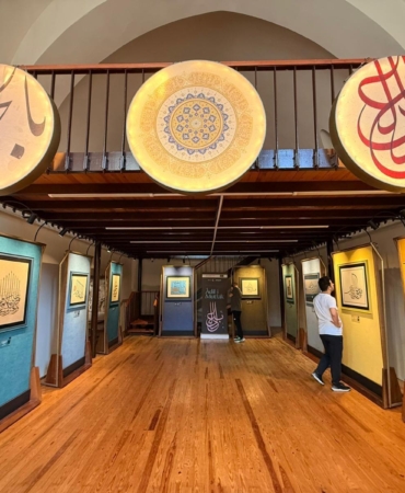 Âdil-i Mutlak Hat Eserleri Sergisi Antalya’da ziyarete açıldı