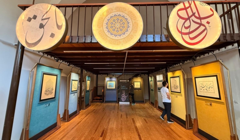 Âdil-i Mutlak Hat Eserleri Sergisi Antalya’da ziyarete açıldı