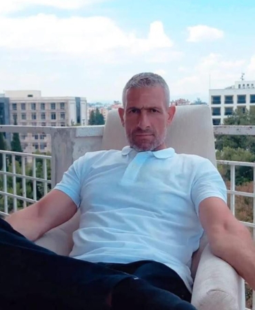 Cinayetin ardından elindeki kanı çimlere silmiş