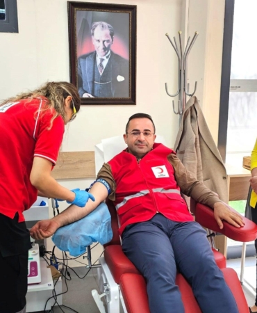 Başkan Güngör’den Türk Kızılay kan bağış birimine ziyaret
