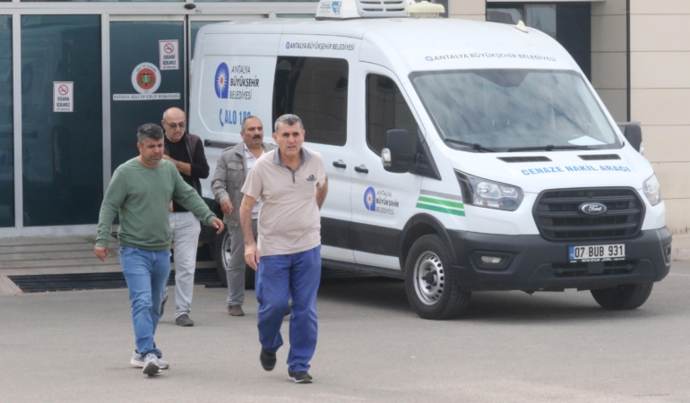 Cinayetin ardından elindeki kanı çimlere silmiş (2)