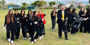 Öğrenci ve mahalleli çevre temizliği yaptı