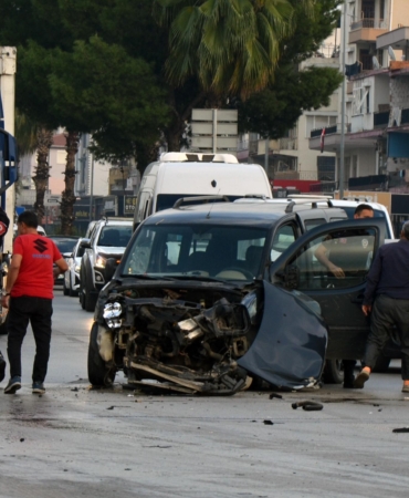 Kavşakta kaza: 1 yaralı