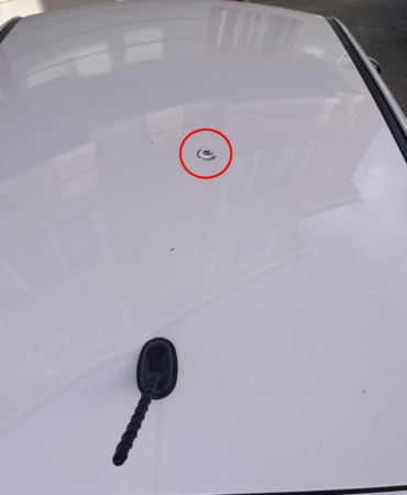 Yorgun mermi otomobilin tavanını deldi