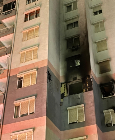 Yangında ev kullanılamaz hale geldi, sahibi yaralandı