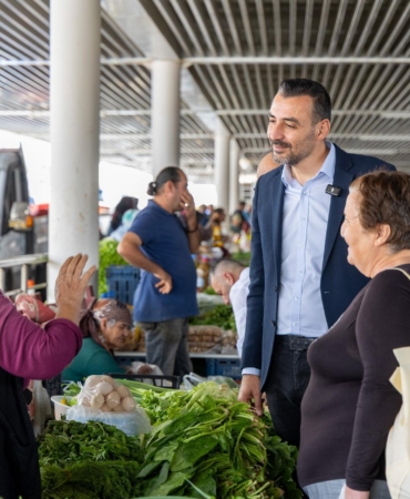 Başkan Vekili Çiçek, esnaf ve vatandaşlarla buluştu