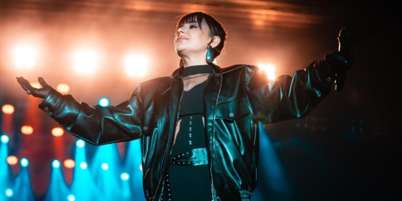 Antalyalılar Merve Özbey ile eğlendi