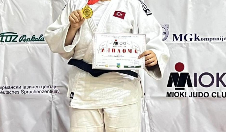 Efsa Ceylin Göl’den altın madalya