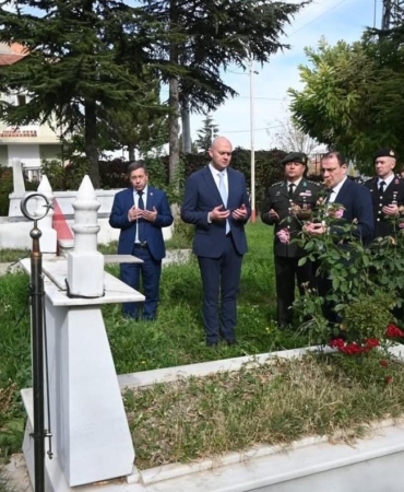 Şehit kabirlerine ziyaret