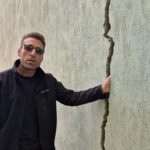 Eğirdir’de meyve bahçelerinde obruk ve yarıklar, evlerin duvarlarında çatlaklar oluştu