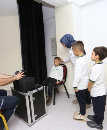 Anaokulu ve ilkokulda göz sağlığı taraması