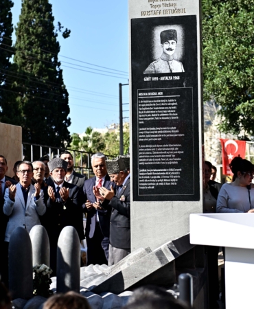 Topçu Yüzbaşı Mustafa Ertuğrul Aker, anıt mezarında anıldı