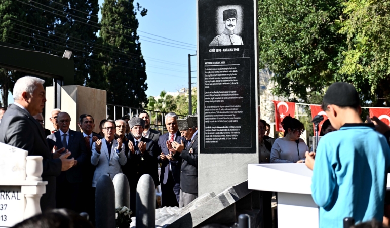 Topçu Yüzbaşı Mustafa Ertuğrul Aker, anıt mezarında anıldı