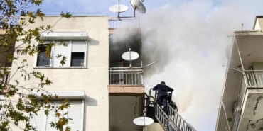 Yangın çıkan daire kullanılamaz hale geldi